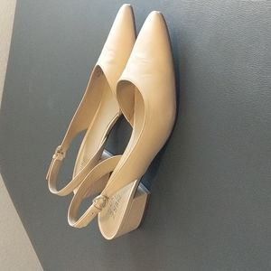 Naturalizer Banks nude slingbacks